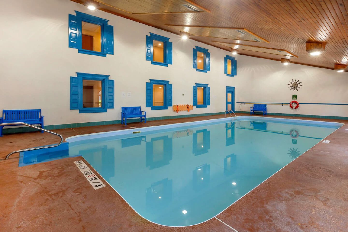 Indoor Pool at the pet-friendly Comfort Inn Gananoque