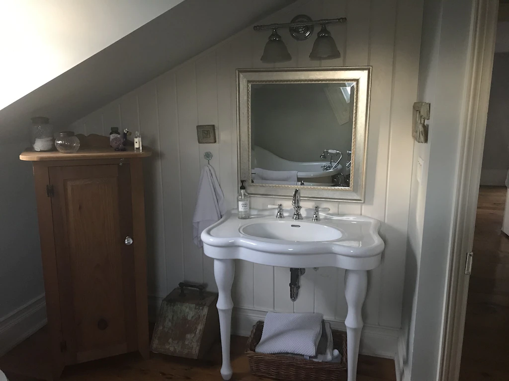 SHED Chetwyn Farm - Vintage Bathroom