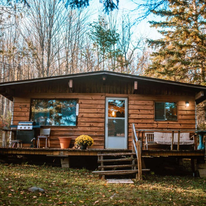 Hipcamp Canada: 90s Nostalgic Cabin Getaway – Vanessa’s Rustic Cozy Cabin in Minden, Ontario