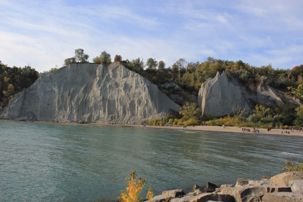 Scarborough Bluffs Cliff and Bluffers Beach with turquoise waters. Image is for featured image for the blog post: Are Dogs Allowed At Scarborough Bluffs?